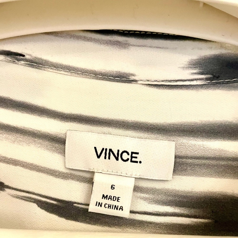 - ✨Host Pick!✨Vince print blouse. Like new! - Picture 2 of 4